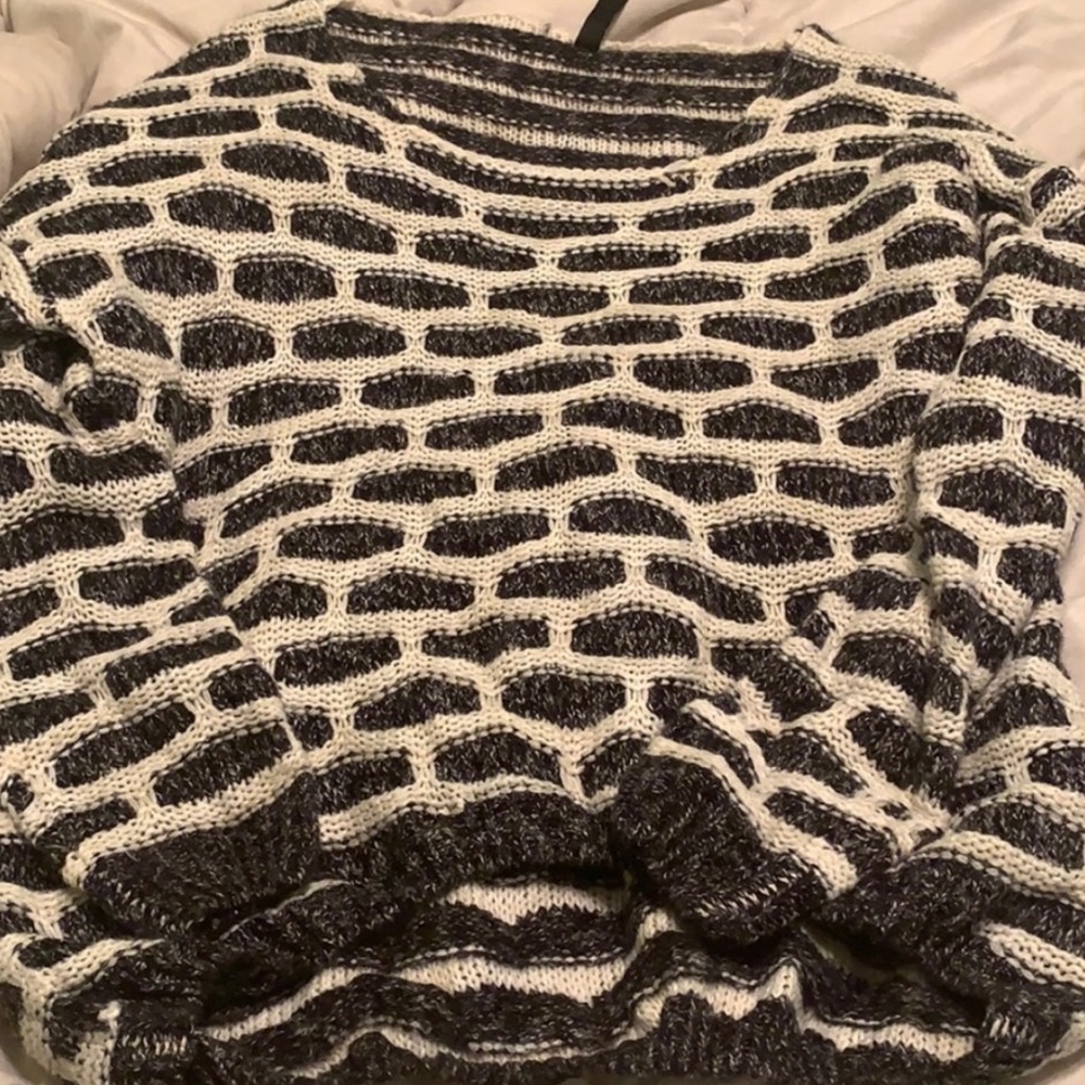 Elan black/white sweater, super comfy